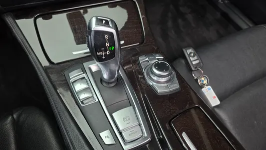 BMW 5 Series (F10) 520d 2012 9