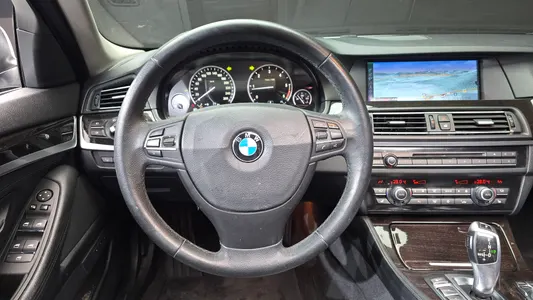 BMW 5 Series (F10) 520d 2012 14