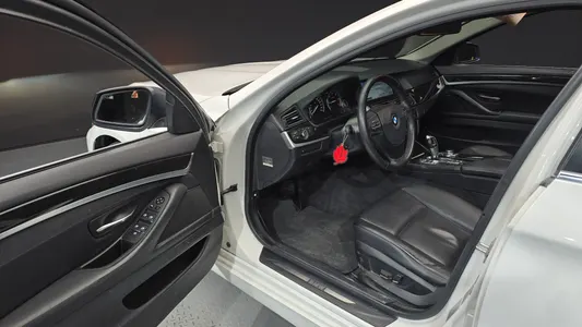BMW 5 Series (F10) 520d 2012 10