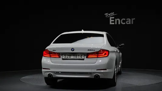 BMW 5 Series (G30) 520d 2018 4