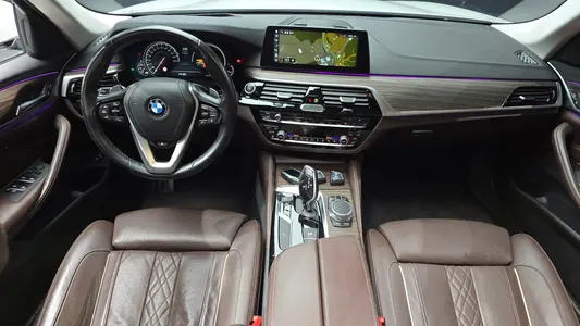 BMW 5 Series (G30) 520d 2018 7
