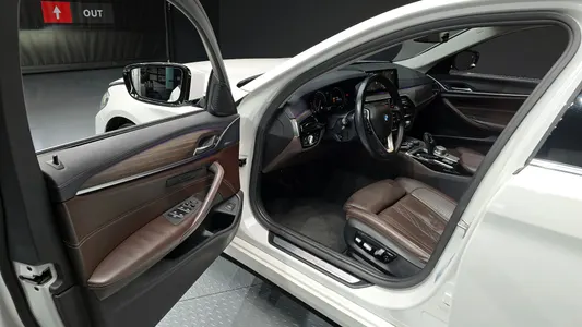 BMW 5 Series (G30) 520d 2018 10