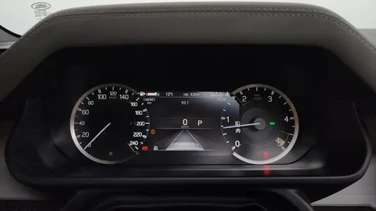 Land Rover (L663) 110 D250 SE 2022 8