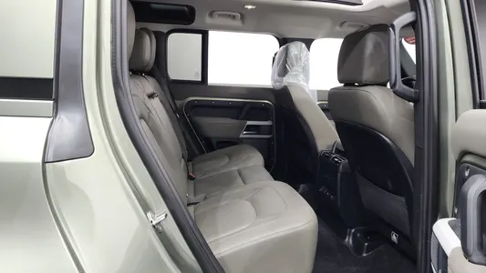 Land Rover (L663) 110 D250 SE 2022 12