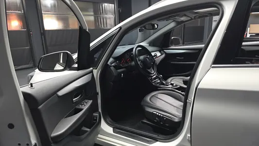 BMW 2 Series Tourer (F45) 2018 10