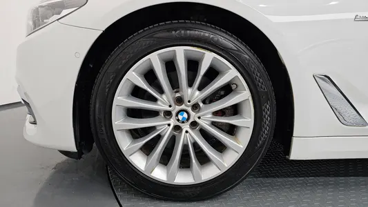 BMW 5 Series (G30) 520d 2017 5