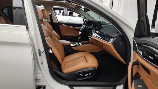 BMW 5 Series (G30) 520i 2022 11