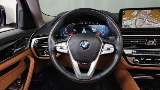 BMW 5 Series (G30) 520i 2022 13
