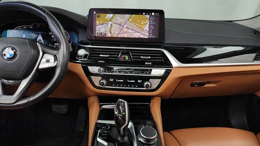 BMW 5 Series (G30) 520i 2022 14