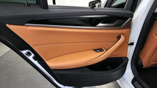 BMW 5 Series (G30) 520i 2022 25