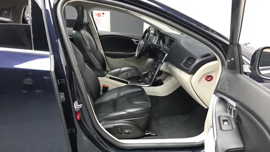 Volvo V40 D3 2015 11
