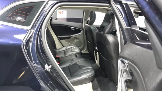 Volvo V40 D3 2015 12