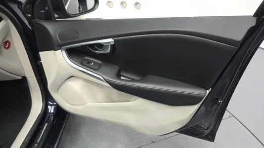 Volvo V40 D3 2015 24