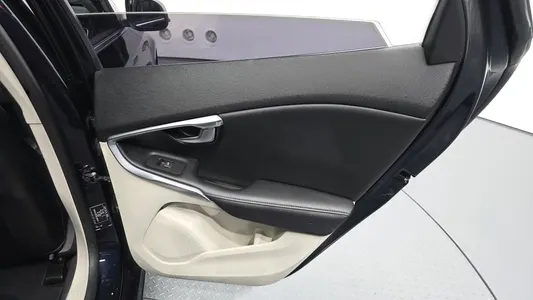 Volvo V40 D3 2015 25