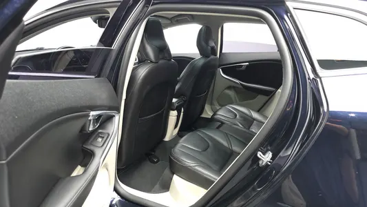 Volvo V40 D3 2015 26