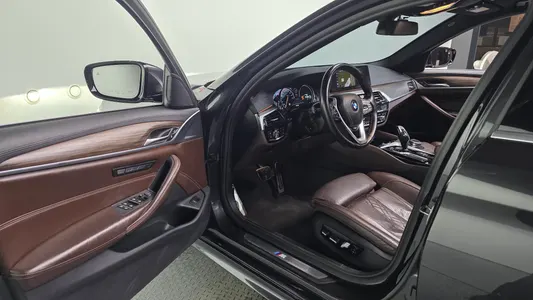 BMW 5 Series (G30) 520d M 2018 10