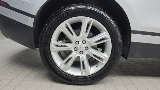 Land Rover 레인지로버 벨라 2.0 D240 SE 2018 4