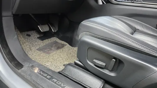 Land Rover 레인지로버 벨라 2.0 D240 SE 2018 13
