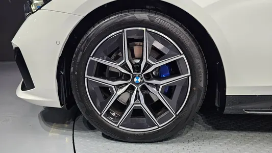 BMW 5 Series (G60) 520i M 2025 5