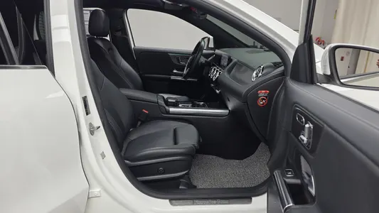 Mercedes-Benz GLA-Class H247 GLA220 2021 11