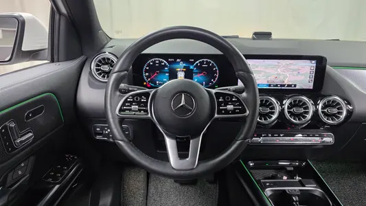 Mercedes-Benz GLA-Class H247 GLA220 2021 13