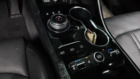 Kia K5 3 2.0 LPI() 2022 9