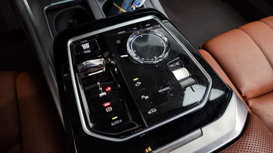 BMW 7 Series (G70) 740i sDrive 2023 9