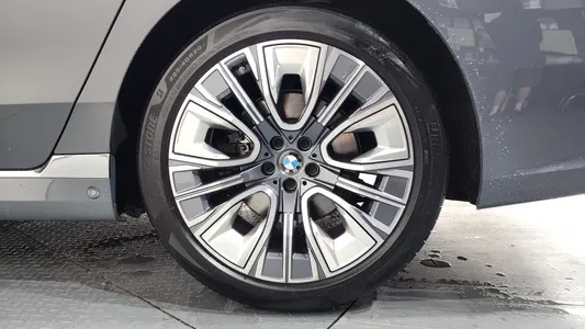 BMW 7 Series (G70) 740i sDrive 2023 21