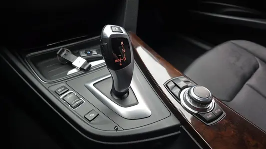 BMW 3 Series (F30) 320d 2013 9