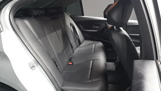 BMW 3 Series (F30) 320d 2013 12