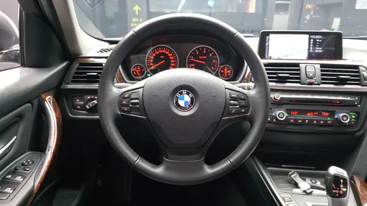 BMW 3 Series (F30) 320d 2013 13