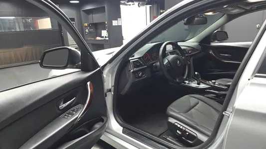 BMW 3 Series (F30) 320d 2013 10