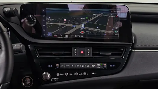 Lexus ES300h 7 2025 14