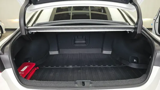 Lexus ES300h 7 2025 20