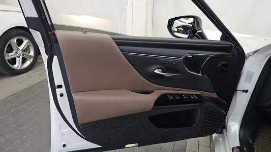 Lexus ES300h 7 2025 24