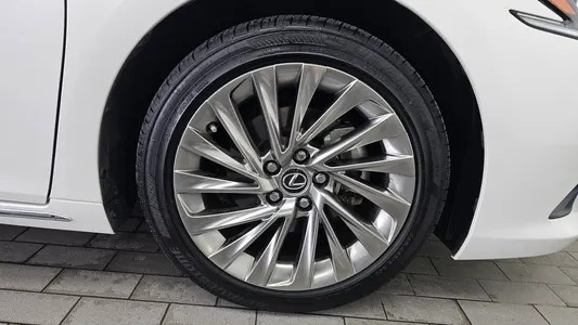 Lexus ES300h 7 2025 21