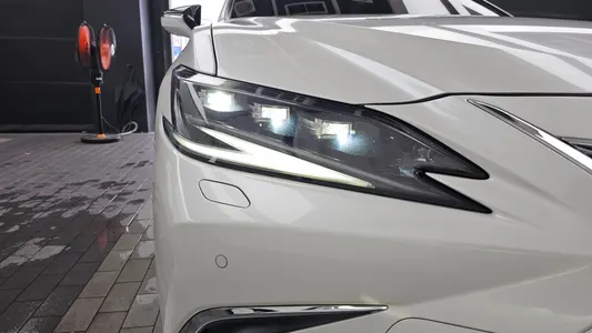 Lexus ES300h 7 2025 22