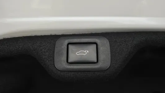 Lexus ES300h 7 2025 32