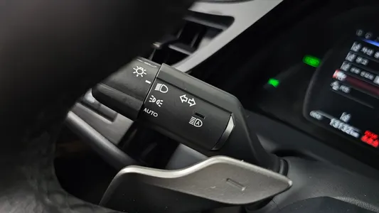 Lexus ES300h 7 2025 36