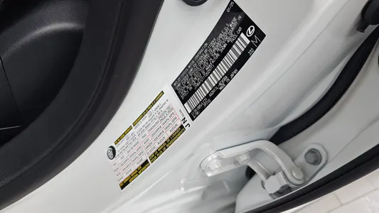 Lexus ES300h 7 2025 29