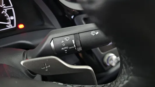 Lexus ES300h 7 2025 37