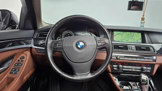 BMW 5 Series (F10) 520d M 2015 12