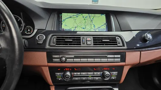 BMW 5 Series (F10) 520d M 2015 13