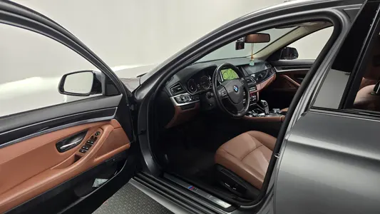 BMW 5 Series (F10) 520d M 2015 10