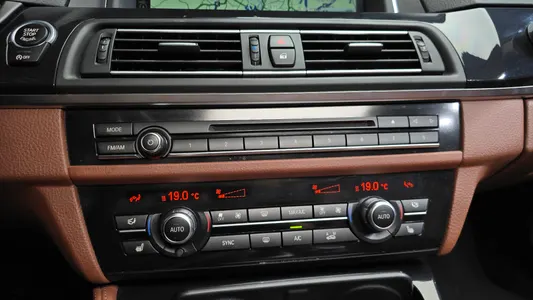 BMW 5 Series (F10) 520d M 2015 16