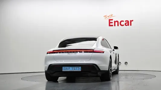 Porsche 타이칸 2023 4