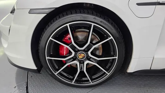 Porsche 타이칸 2023 5