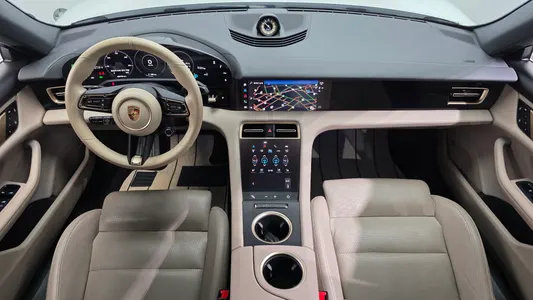 Porsche 타이칸 2023 7