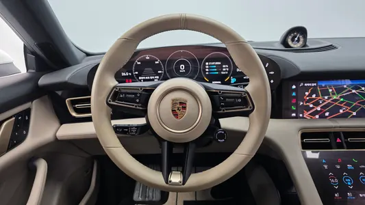 Porsche 타이칸 2023 13