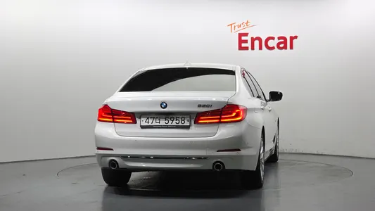 BMW 5 Series (G30) 530i 2018 4